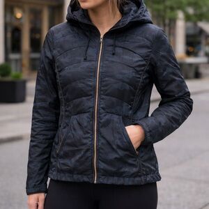 Lululemon Spring Fling Puffy Down Packable Jacket Camo navy Size 10